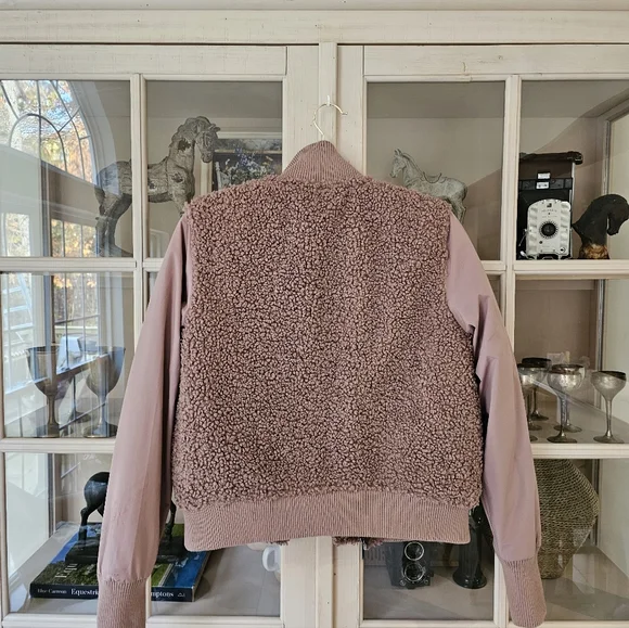 $148 UpWest Sherpa Bomber - Picture 15 of 15